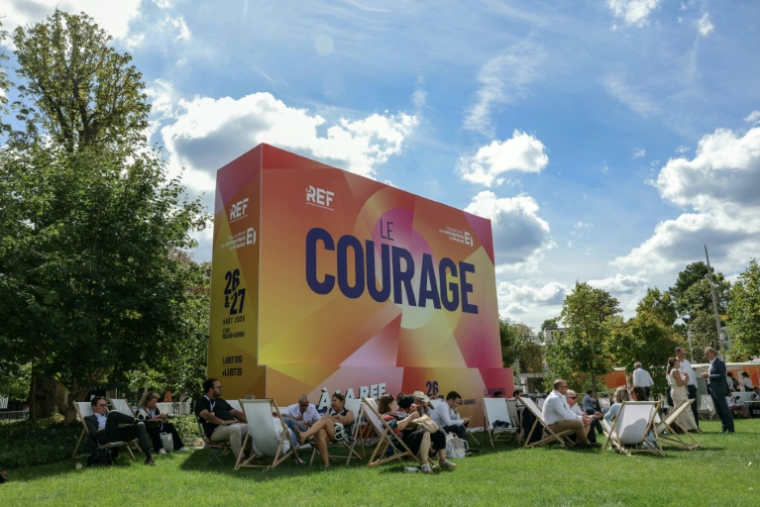 Des visiteurs à la REF 2026, sur le thème du courage, le 26 août 2026, à Paris ( AFP / Thomas SAMSON )
