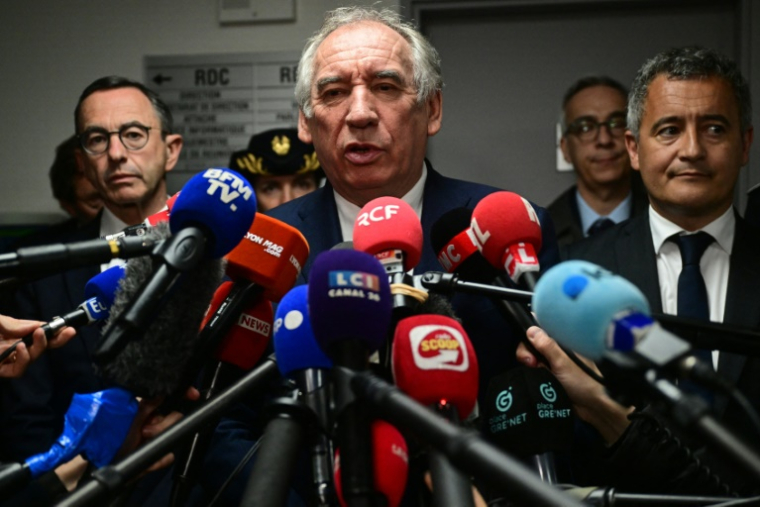 Seules 10% des personnes interrogées jugent "satisfaisante" l'action de François Bayrou (-2 points en deux mois) ( AFP / OLIVIER CHASSIGNOLE )