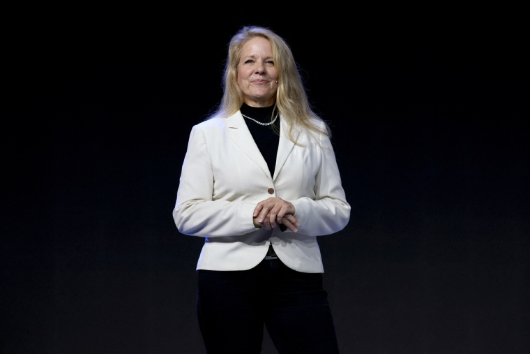 Gwynne Shotwell, présidente et directrice des opérations de SpaceX, lors du Mobile World Congress à Barcelone. (Crédits : LLUIS GENE / AFP)