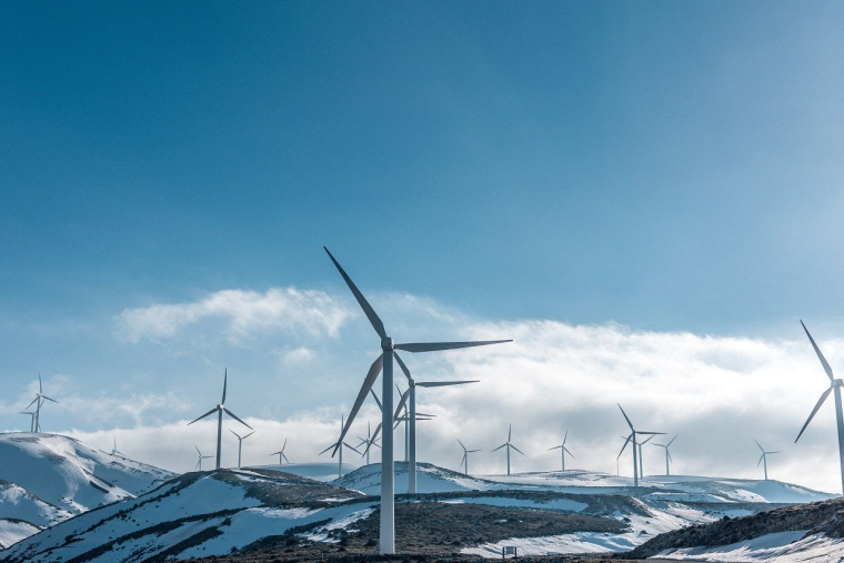 energie, eolienne, montagne, (Crédit: Jason Blackeye / Unsplash)