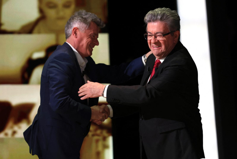 Fabien Roussel et Jean-Luc Mélenchon, en avril 2022, à Saint-Denis ( AFP / THOMAS COEX )