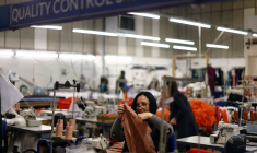 Des gens travaillent dans une usine à Londres