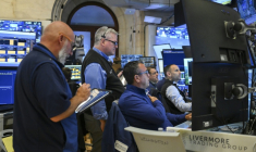 Des opérateurs à la Bourse de New York, le 27 juillet 2026 ( AFP / ANGELA WEISS )
