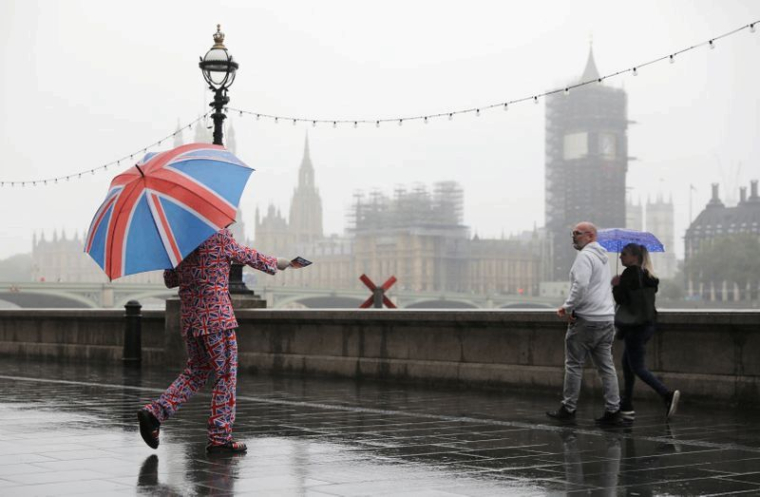 LE REDRESSEMENT DE L'ÉCONOMIE BRITANNIQUE SE POURSUIT, INCERTITUDES À L'HORIZON