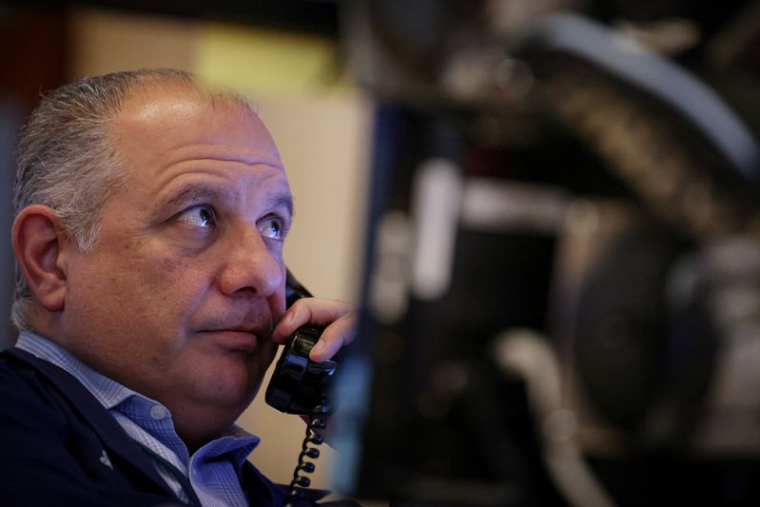 Les traders travaillent sur le parquet de la Bourse de New York (NYSE)