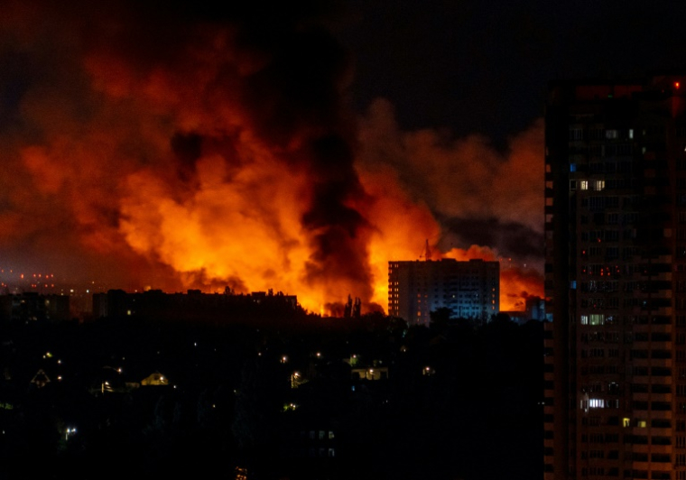 Attaque massive de drones et de missiles russes sur Kiev le 4 juillet 2025 ( AFP / OLEKSII FILIPPOV )