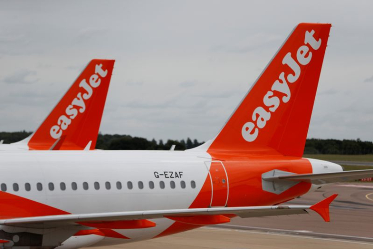 EASYJET PERD 1,3 MILLIARD DE LIVRES, MAIS HAUSSE DE 50% DES RÉSERVATIONS GRÂCE AUX ANNONCES SUR LES VACCINS