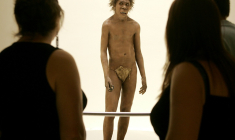 Reconstitution d'un "Homo erectus", le 19 juillet 2004 au musée de la Préhistoire, aux Eyzies-de-Tayac (Dordogne) ( AFP / Patrick BERNARD )