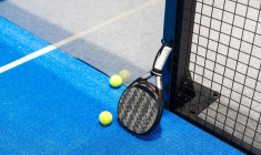 Avec ses raquettes pleines, le padel peut générer des nuisances sonores supérieures à celles du tennis. (Crédits: Adobe Stock)