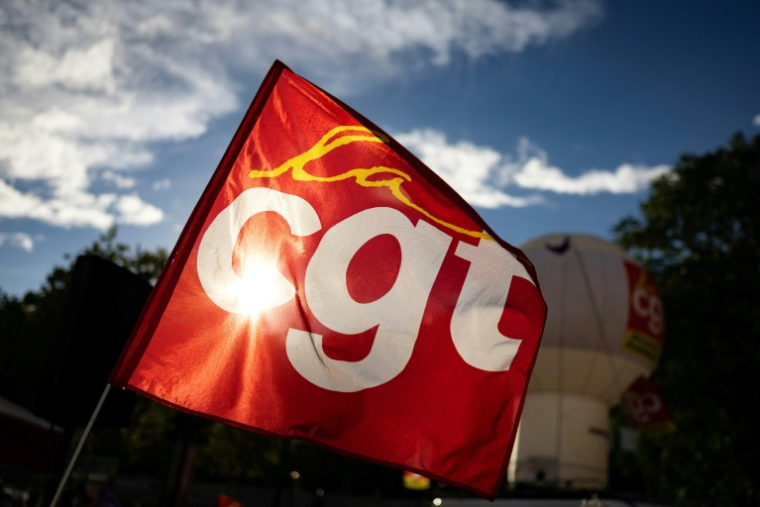 La CGT a promis une "journée noire" dans la fonction publique, et les autorités s'attendent à voir défiler entre 20.000 et 40.000 personnes, hors pompiers ( AFP / Ian LANGSDON )