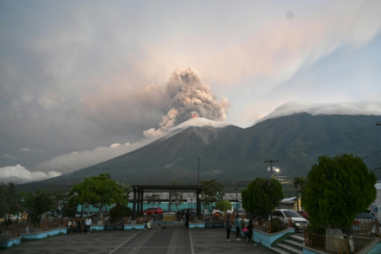 Eruption du volan de Fuego, au Guatemala, le 4 août 2026 ( AFP / Johan ORDONEZ )