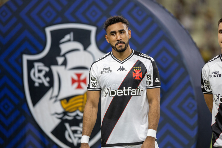 Visé par une plainte, Payet admet les « actes sexuels bizarres » mais nie toute violence