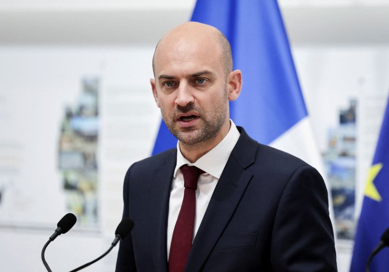 Le ministre français des Affaires étrangères Jean-Noël Barrot lors d'une conférence de presse au ministère des Affaires étrangères à Nicosie