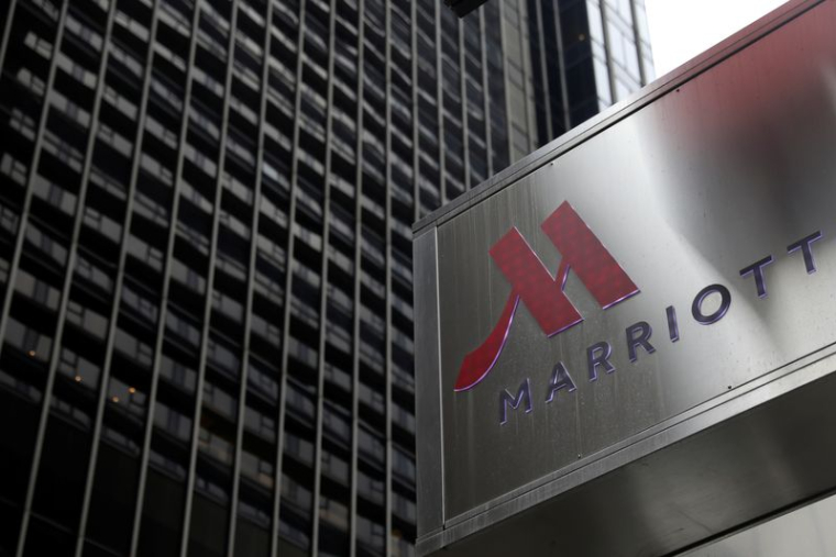 Le logo Marriott est visible au Marriott Marquis de New York à Times Square, à New York
