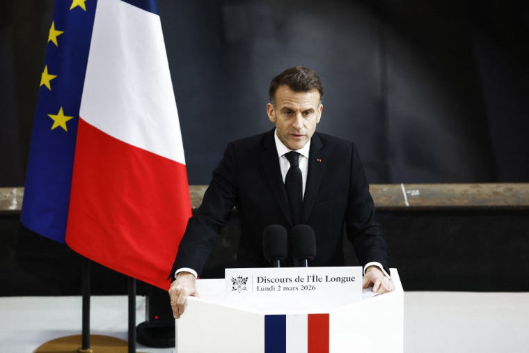Emmanuel Macron à Crozon, le 2 mars 2026. ( POOL / YOAN VALAT )