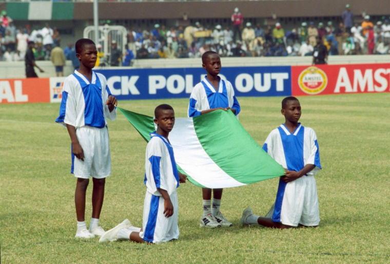 Un footballeur nigérian périt d’une chute du troisième étage d'un centre commercial