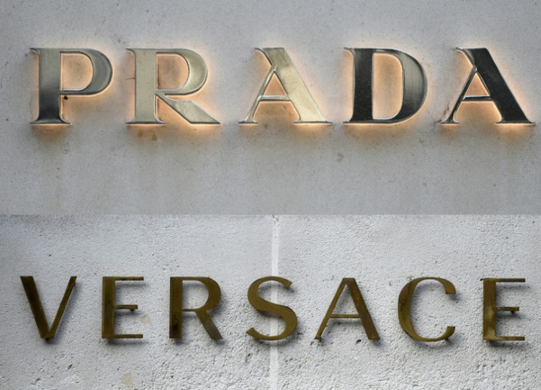 Le groupe Prada a annoncé en avril le rachat de sa rivale italienne Versace pour 1,25 milliard d'euros au groupe américain Capri Holdings. ( AFP / STEPHANE DE SAKUTIN )