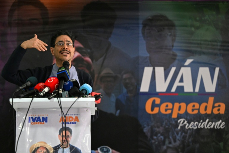 Ivan Cepeda, candidat du parti Pacto Histórico, lors d'une conférence de presse à Bogota, le 1er juin 2026, au lendemain de l'élection présidentielle ( AFP / Luis ACOSTA )