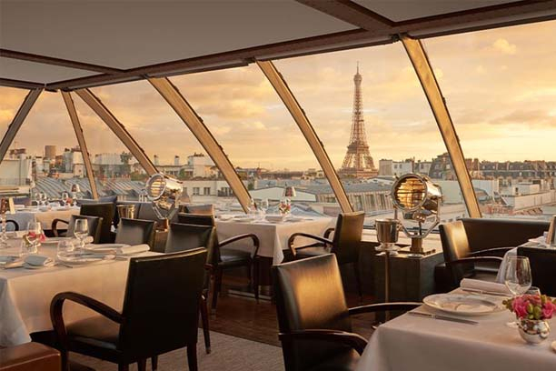 Vol en hélicoptère, dîner sur les toits de Paris, massage à domicile… 7 idées pour une Saint-Valentin originale (Crédit photo : site internet peninsula.com)