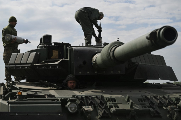 Un tank Leopard 2A4 de la 33e Brigade mécanisée ukrainienne, le 30 avril 2025 ( AFP / GENYA SAVILOV )