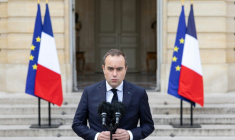 Le Premier ministre Sébastien Lecornu, lors d'une allocution enregistrée dans la cour de Matignon, à Paris, le 10 avril 2026 ( POOL / Ian LANGSDON )