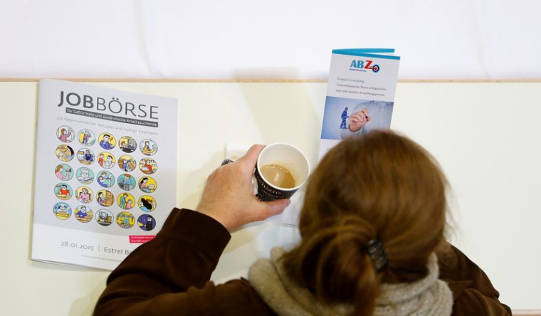 Photo d'archives d'une visiteuse d'un salon de l'emploi pour les migrants à Berlin