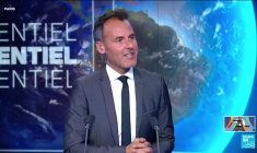 "Promesse tenue" : la maire de Paris se jette à l'eau avant les JO