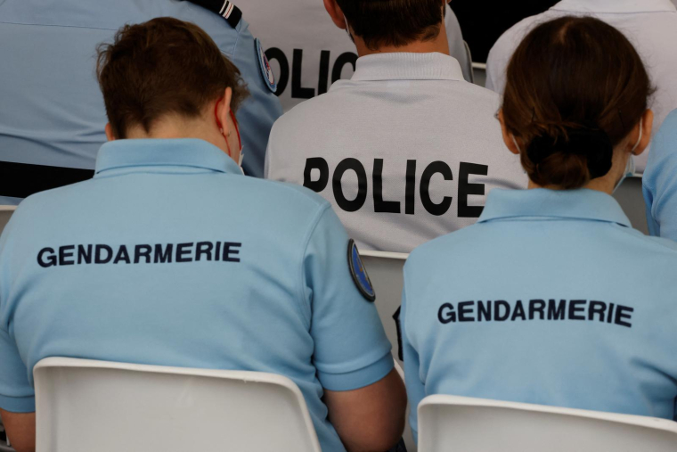 Le ministère de l'Intérieur prévoit de recruter 2.681 fonctionnaires en 2024, répartis entre gendarmerie et police. ( POOL/AFP / LUDOVIC MARIN )