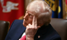 Le président américain Donald Trump pendant un conseil des ministres le 2 décembre 2025 à la Maison Blanche ( AFP / ANDREW CABALLERO-REYNOLDS )