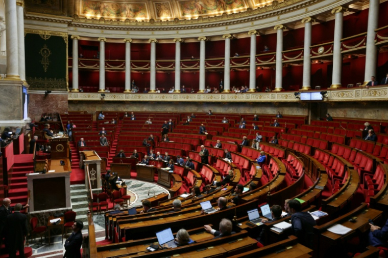 Des députés lors des débats sur le projet de loi de finances pour 2027, à l’Assemblée nationale, le 14 octobre 2026 à Paris ( AFP / Thomas SAMSON )