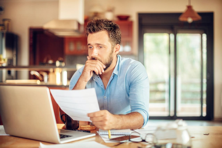 (Blocage imminent du compte bancaire : il est utile de savoir comment faire pour limiter ses effets - Crédit photo : Adobe Stock)