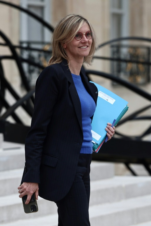 La ministre française de la Transition écologique, Agnès Pannier-Runacher, quitte le palais présidentiel de l'Elysée, à Paris, le 15 mai 2025 ( AFP / Thibaud MORITZ )