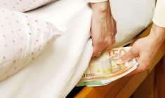 Conserver de l’argent liquide chez soi présente des risques: votre argent peut être perdu. Les placements bancaires s’avèrent plus fiables.