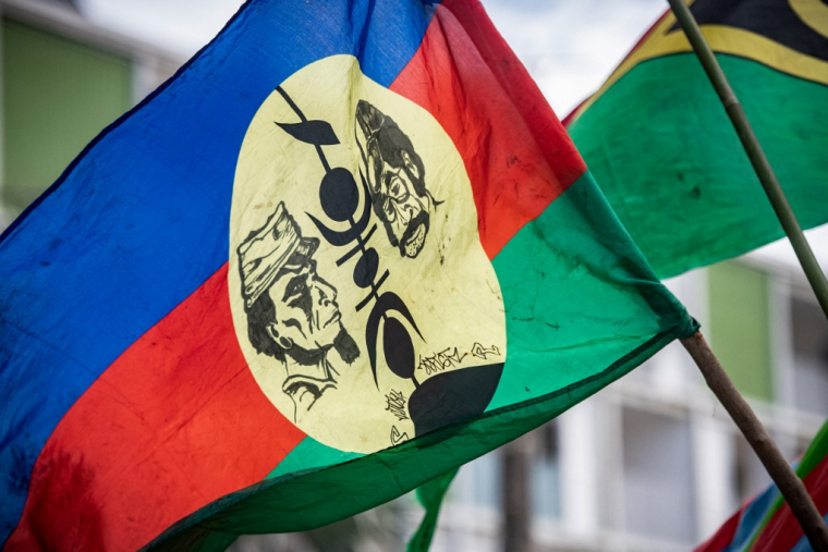Le drapeau du FLNKS, à Nouméa. ( AFP / DELPHINE MAYEUR )