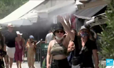 Incendies en Grèce : des incendies ravageurs progressent près d'Athènes