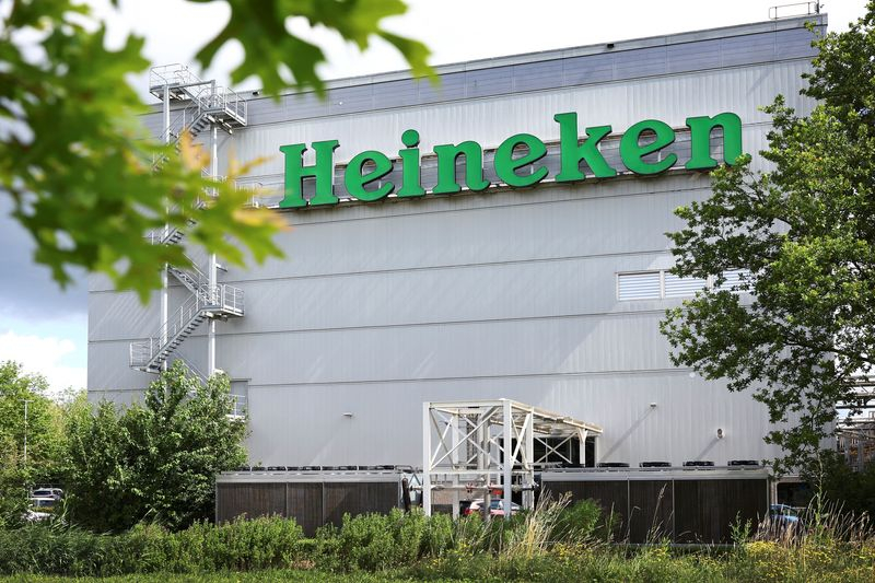 Le logo de Heineken sur un bâtiment du siège social à Zoeterwoude
