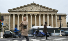 La "niche fiscale" des retraités est l'un des points les plus sensibles du projet de loi de finances (PLF): le remplacement de l'abattement fiscal de 10% dont ils bénéficient sur leur pension par un forfait de 2.000 euros ( AFP / Martin LELIEVRE )
