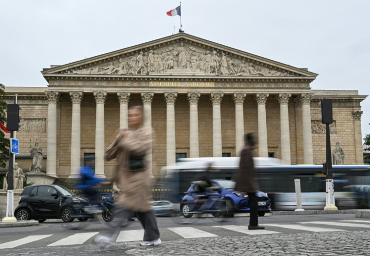 La "niche fiscale" des retraités est l'un des points les plus sensibles du projet de loi de finances (PLF): le remplacement de l'abattement fiscal de 10% dont ils bénéficient sur leur pension par un forfait de 2.000 euros ( AFP / Martin LELIEVRE )
