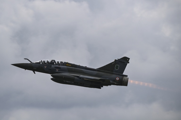 Un avion de chasse Mirage 2000D s'est écrasé près de Nancy, dans le nord-est de la France, au cours d'un vol d'entraînement, faisant au moins un mort dans l'équipage ( AFP / ARIS MESSINIS )