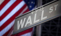 Un panneau Wall Street à l'extérieur de la Bourse de New York