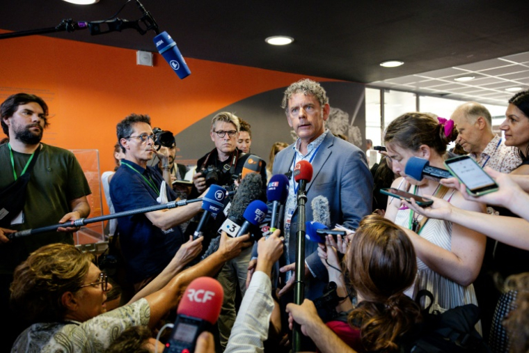 Le chercheur américain Brian Sandberg, bénéficiaire du programme d'accueil de l'université d'Aix-Marseille, à une conférence de presse à Marseille le 26 juin 2025 ( AFP / CLEMENT MAHOUDEAU )