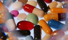 Face à la maladie de Parkinson, les effets indésirables de certains médicaments sont de mieux en mieux identifiés mais les patients et leurs proches restent souvent trop mal informés ( AFP / Miguel MEDINA )