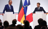 Le président français Emmanuel Macron (d) et le chancelier allemand Friedrich Merz, le 29 août 2025 à Toulon, dans le Var ( POOL / Manon Cruz )
