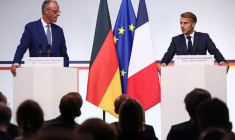 Le président français Emmanuel Macron (d) et le chancelier allemand Friedrich Merz, le 29 août 2025 à Toulon, dans le Var ( POOL / Manon Cruz )