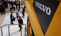 VOLVO VOIT SON CARNET DE COMMANDES CHUTER AVEC LE CORONAVIRUS