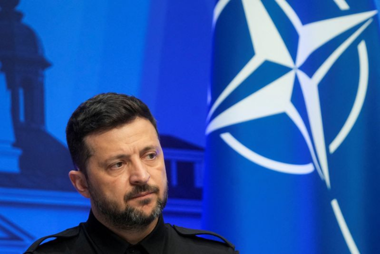 Volodimir Zelensky participe à une conférence de presse le jour de la réunion des neuf pays de l'OTAN à Bucarest (B9), à Vilnius