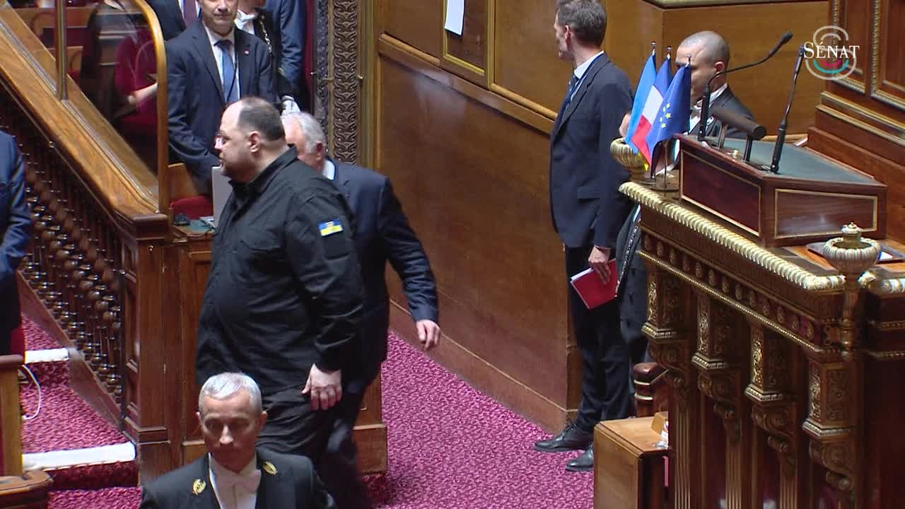 Sénat : le président de la Rada d'Ukraine applaudi par l'hémicycle