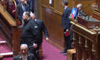 Sénat : le président de la Rada d'Ukraine applaudi par l'hémicycle