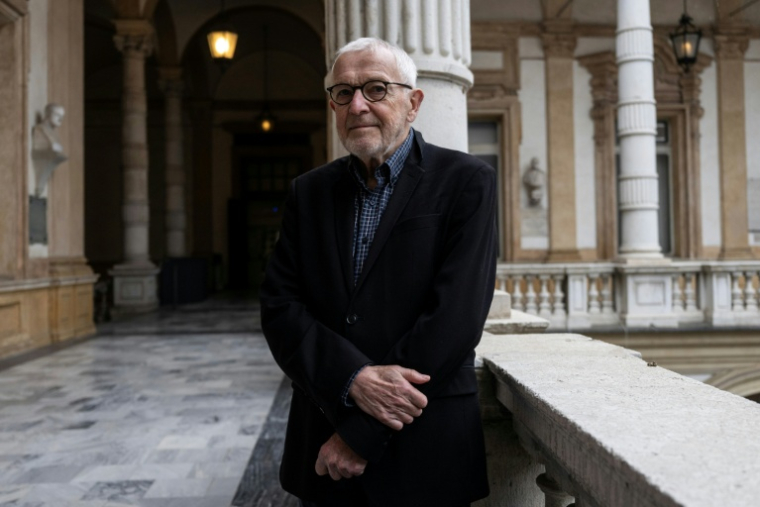 Le prix Nobel de physique Francis Halzen à l'université de Turin le 7 octobre 2026 ( AFP / Marco Bertorello )