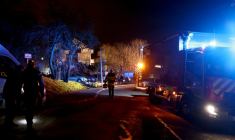 Les secours en intervention sur les lieux de l'explosion, le 15 décembre 2025 à Trévoux, près de Lyon ( AFP / Alex MARTIN )